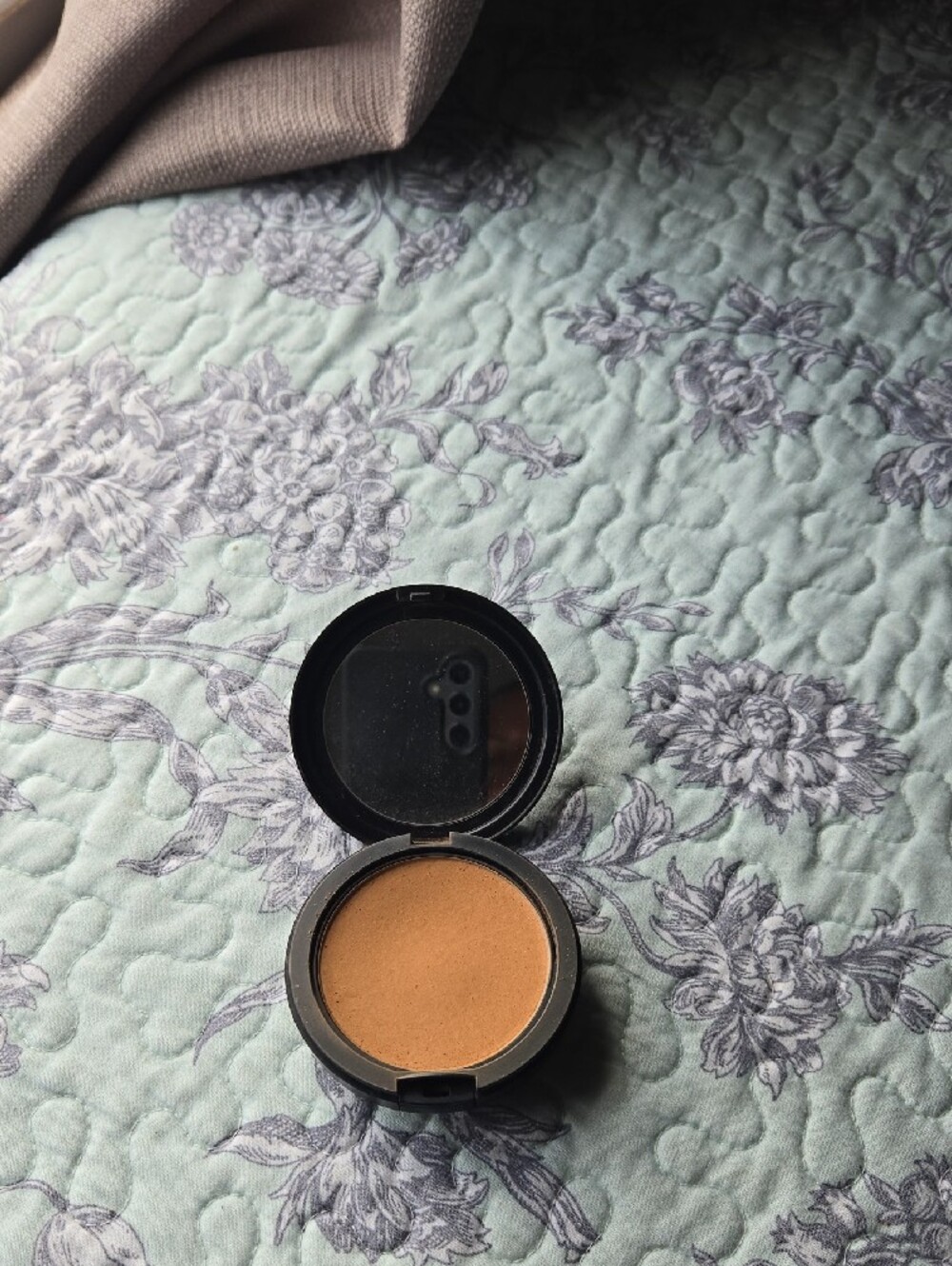 MAC Studio Fix Powder Foundation - Picture 2 of 3